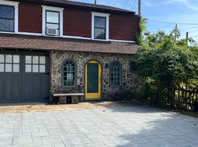 406 Lake Dr