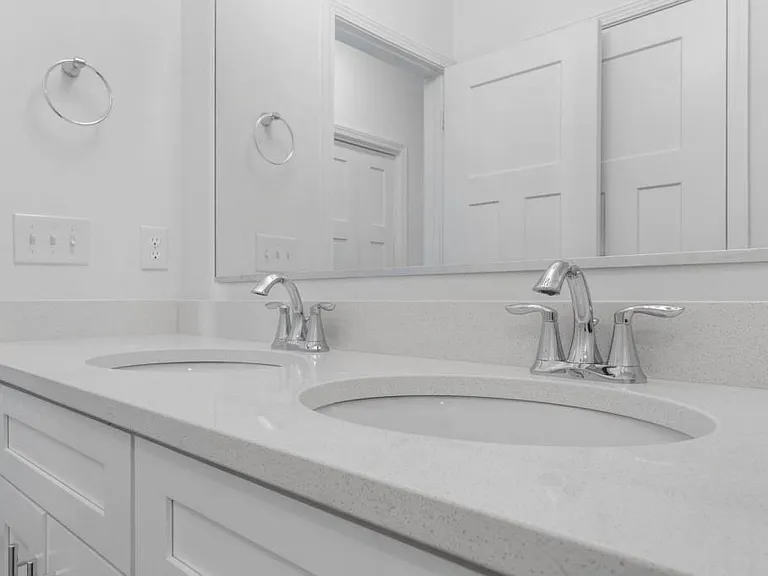 533 Hill Ln — Photo 17
