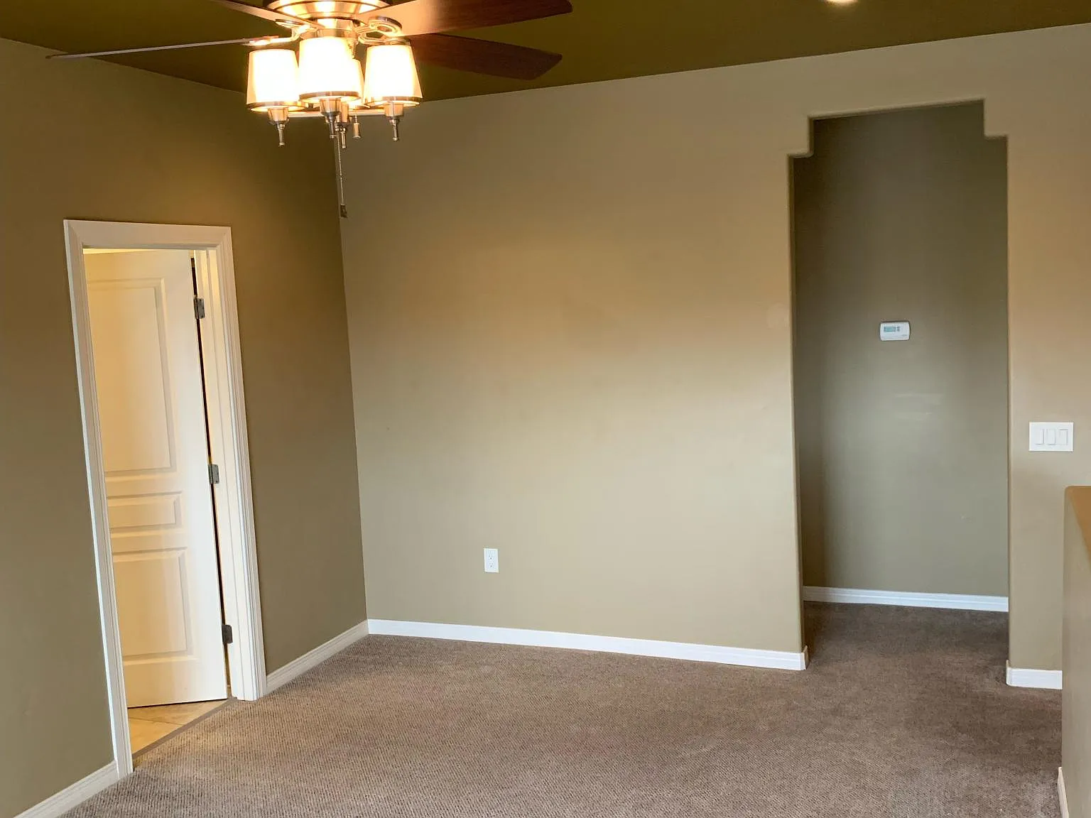 3 bed, 2.5 bath, 2155 sqft, $1,945 — Photo 4