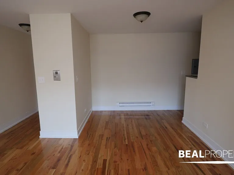 555 W Arlington Pl #405 — Photo 2