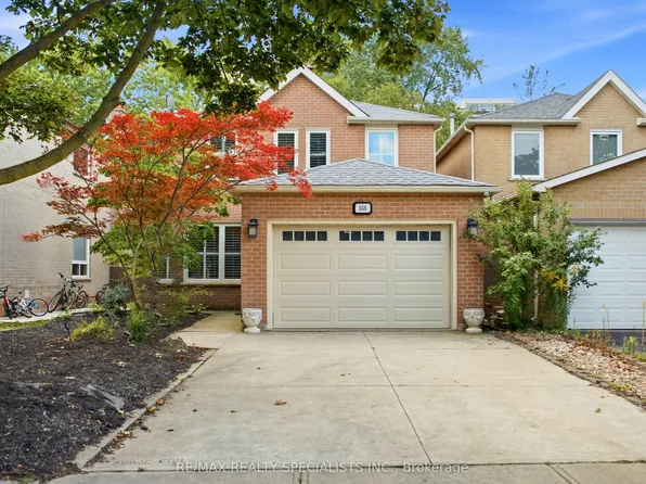 358 Erin St, Oakville, ON L6H 4P9