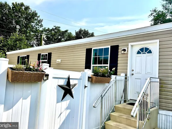 46 Jones Mill Rd Trailer 218, Wrightstown, NJ 08562