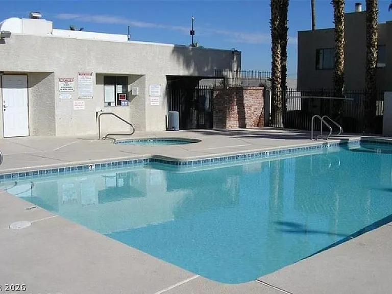 2631 Aracatuba Ave — Photo 23
