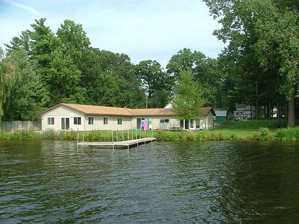 Enjoyable waterfront living.