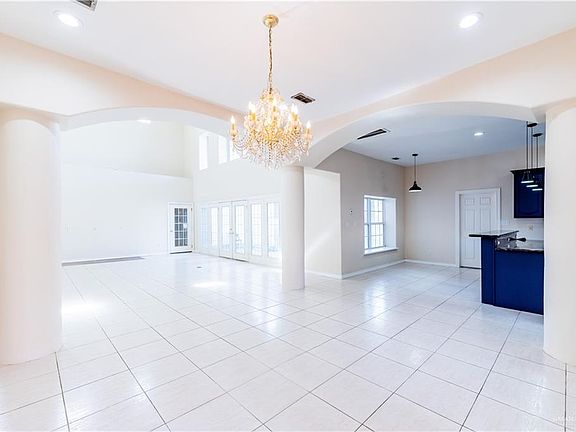 5th image of 1305 Fullerton Ave