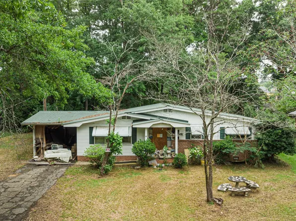 809 Woodland Rd, Alexander City, AL 35010