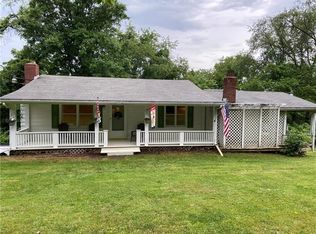 1394 Gringo Clinton Rd, Coraopolis, PA 15001