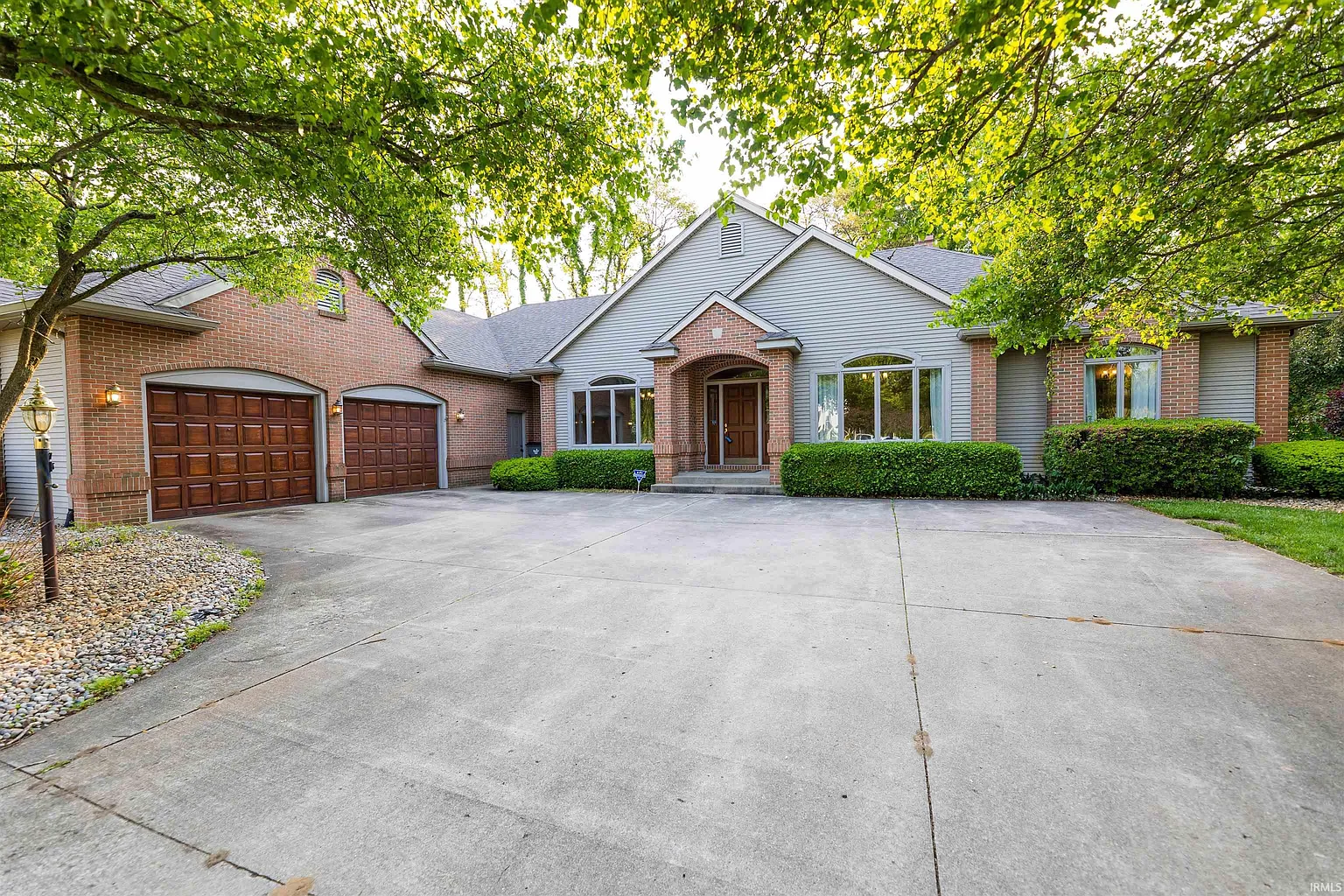 21489 Edgefield Ct photo 1