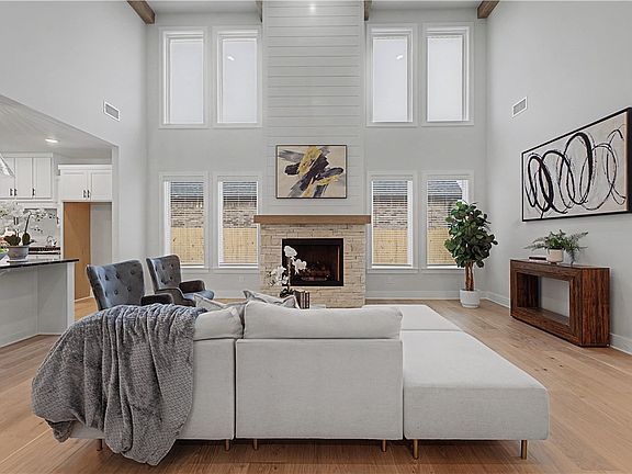 4th image of 1111 Canyon Maple St