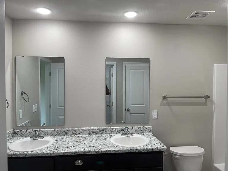 3376 W Hill St — Photo 3