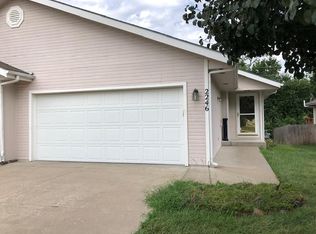 2246 SW Ancaster Rd, Topeka, KS 66614