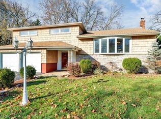 15 Robin Ct, Springfield, NJ 07081