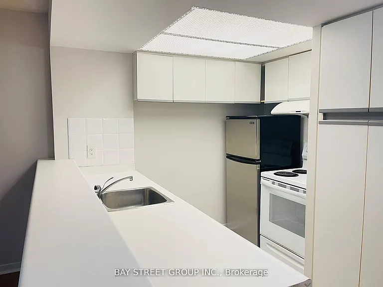 1001 Bay St #2213 — Photo 11