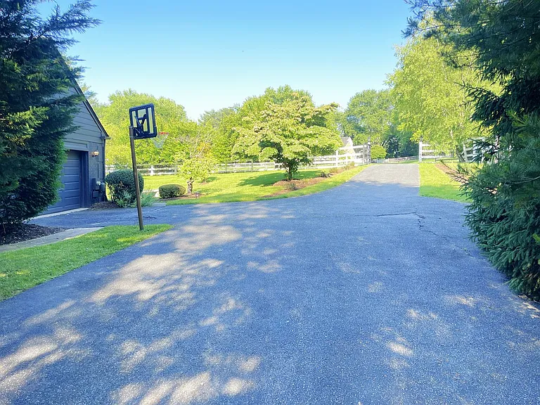 13209 Lantern Hollow Dr — Photo 59