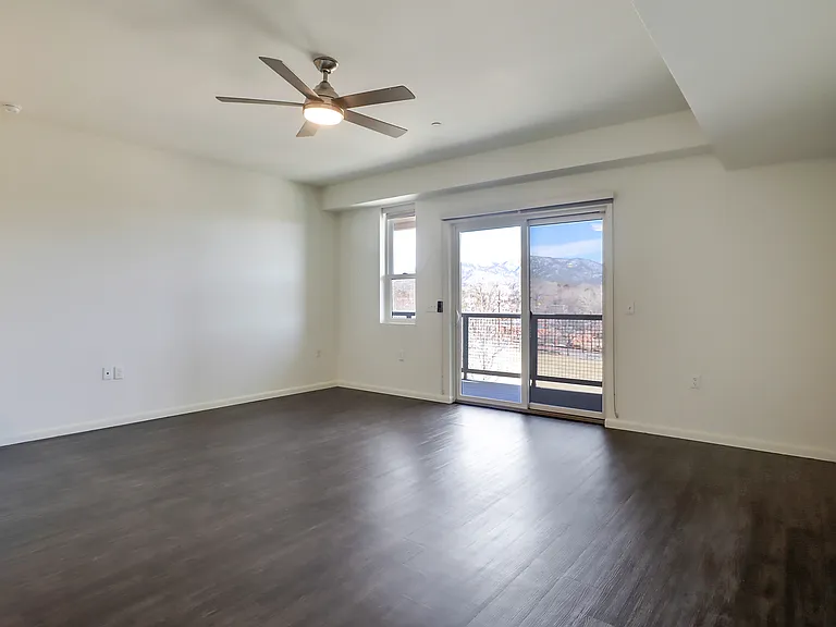 315 pictured, 115 has same floorplan, fixtures, and finishes, see Chile Line tours for measurements