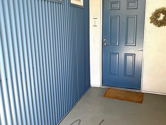 2nd image of 1121 40th St APT 1206