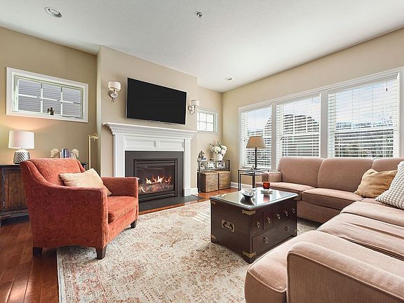 3rd image of 3095 Raintree Dr