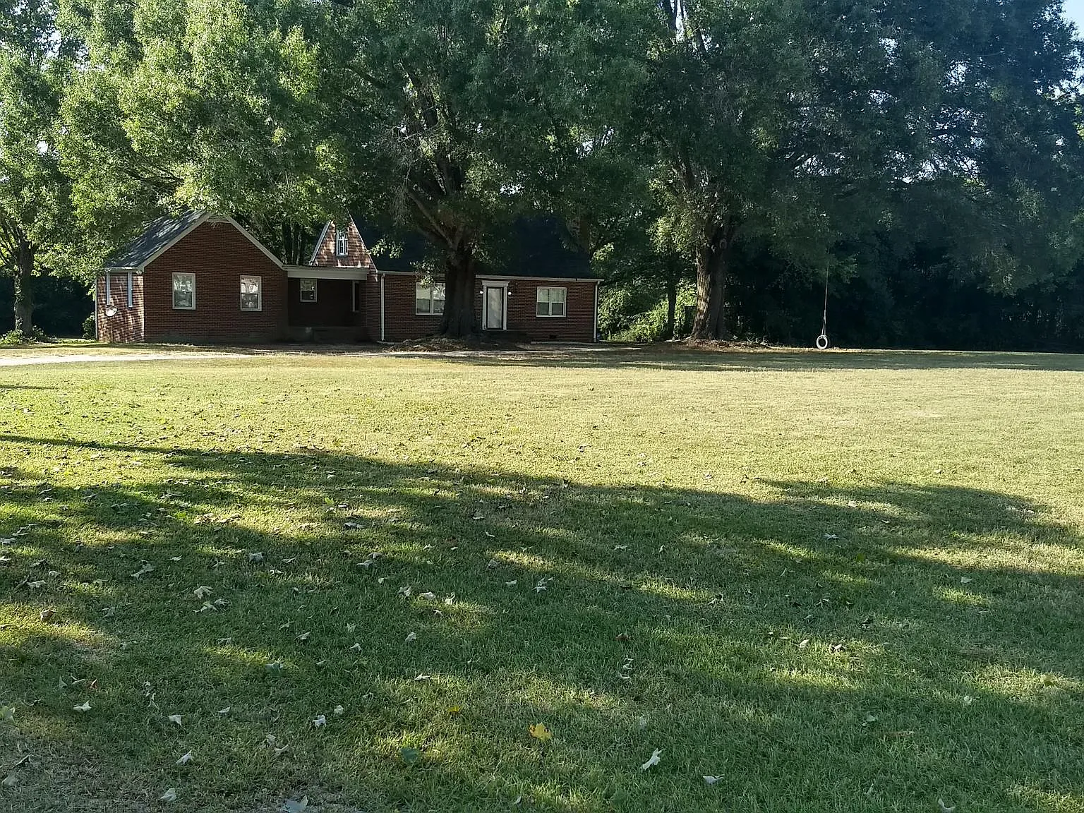 4 bed, 2250 sqft, $1,800 — Photo 3