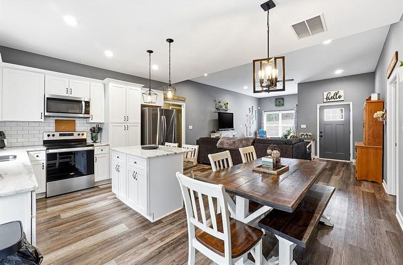 1st image of 133 Pebblebrook Way