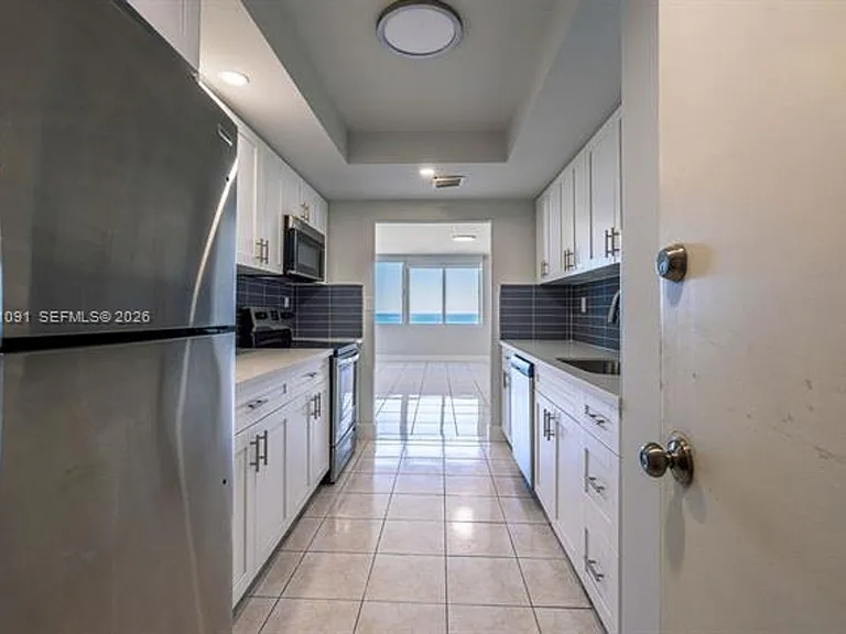 5401 Collins Avenue Cu #919 — Photo 8