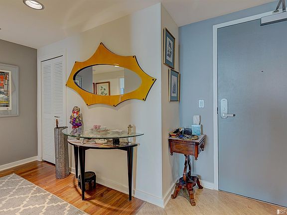 4th image of 555 4th St Unit 618
