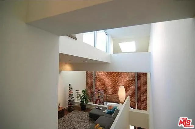 940 E 2nd St #12 — Photo 11