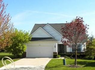 4947 New Haven Dr, Howell, MI 48843