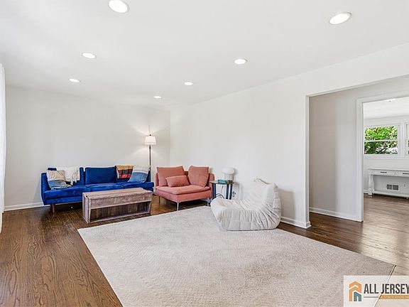 4th image of 460 Jensen Ave