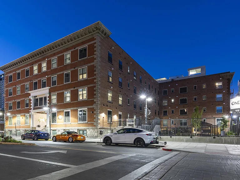 ONE18 West Street Residential — Photo 10
