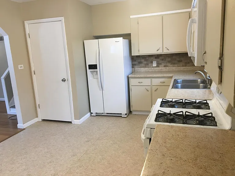 39234 N Garnett Ave — Photo 11
