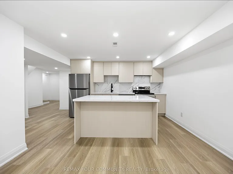 55 Cocksfield Ave #LOWER — Photo 4