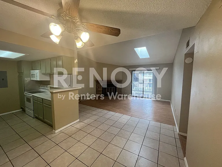 18043 E Ohio Ave #203 — Photo 4