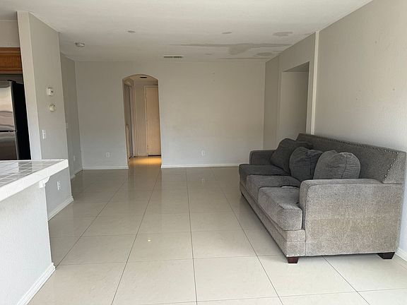 5th image of 3215 Glancy Dr