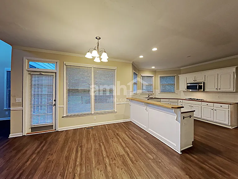 815 Hillcrest Ln — Photo 10