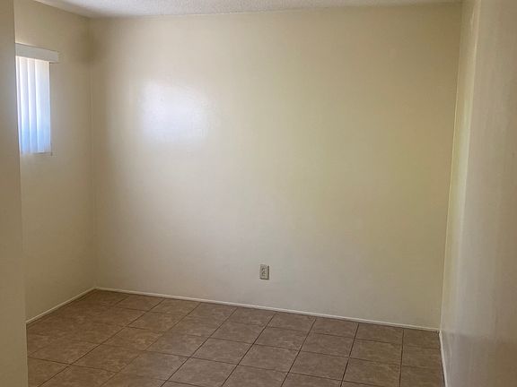 4th image of 6117 Woodlawn Ave #D