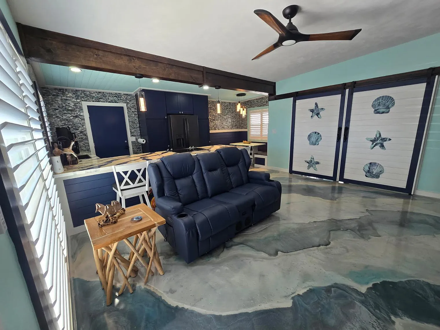 3 bed, 1.0 bath, 979 sqft, $2,621 — Photo 1