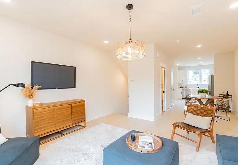 745 N Market St — Photo 13