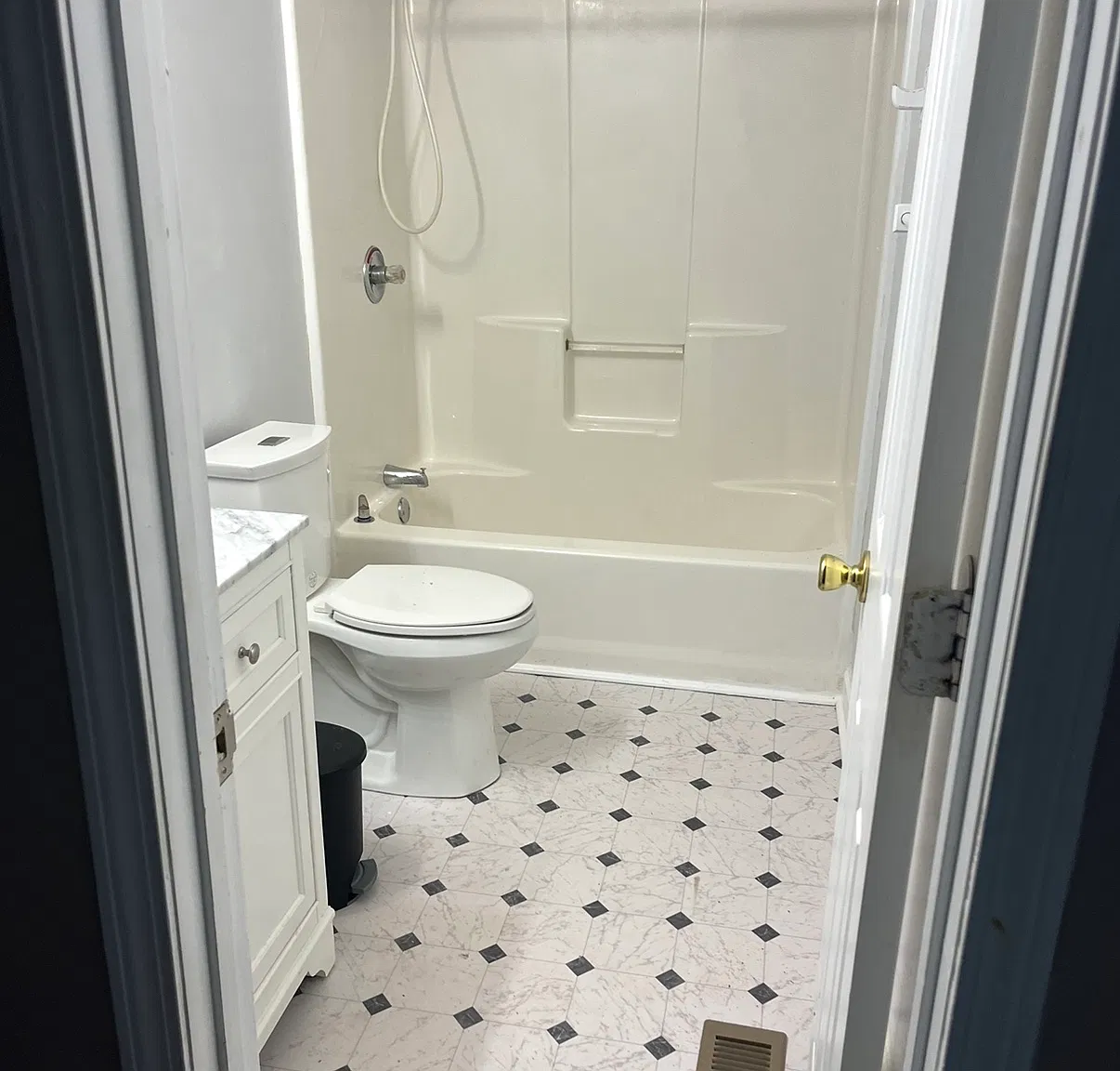 3 bed, 1600 sqft, $1,650 — Photo 4