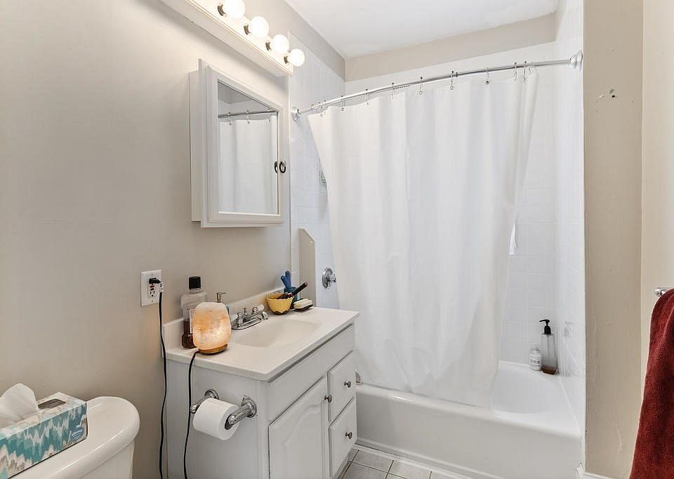 87 Leach St Salem, MA, 01970 Apartments for Rent Zillow