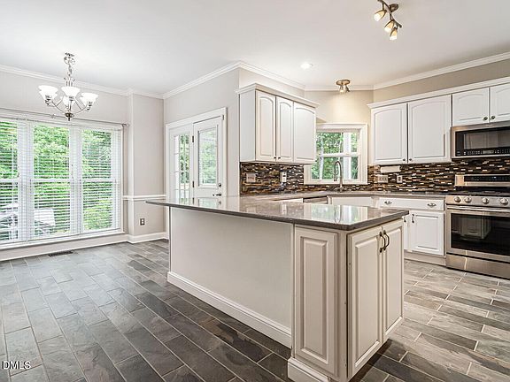 4th image of 406 Cricket Hearth Rd
