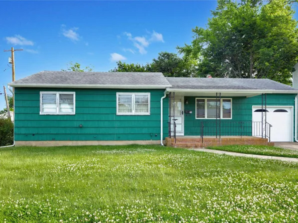 98 Lloyd Ave, North Babylon, NY 11703