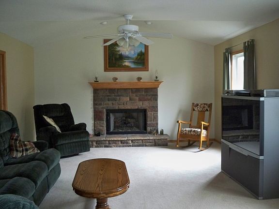 1st Floor Family Room w/fireplace