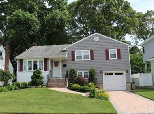 3878 Lincoln St, Seaford, NY 11783