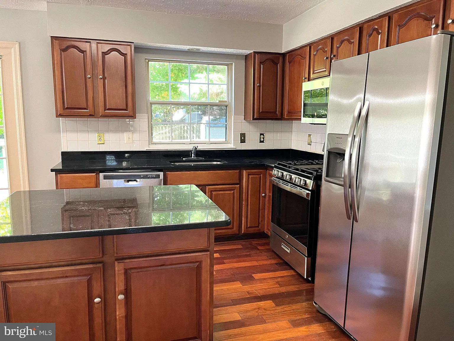 4 bed, 3.5 bath, 1904 sqft, $3,500 — Photo 4