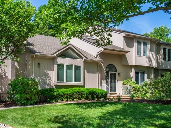 32 Robinhood Dr, Mountain Lakes Boro, NJ 07046