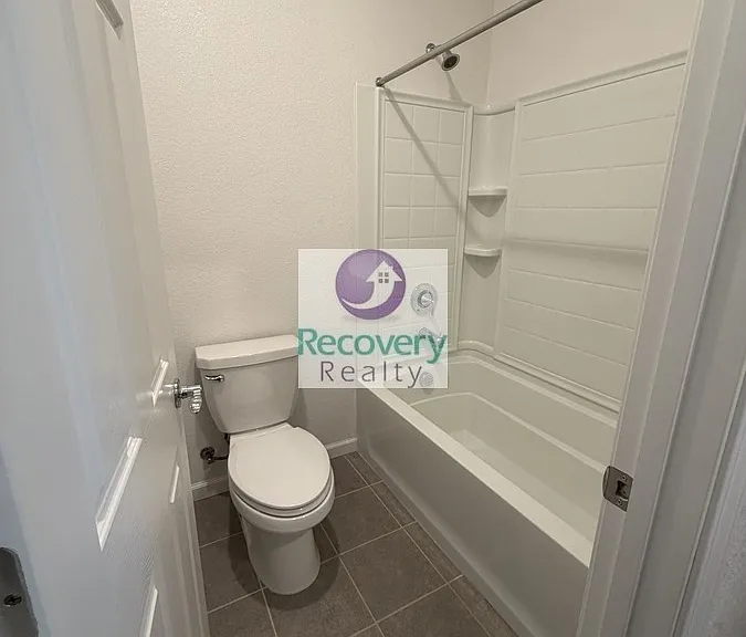 621 Tower Ct — Photo 10