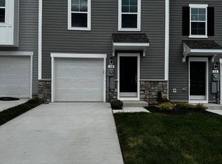 18 Clifton Mnr, Falling Waters, WV 25419