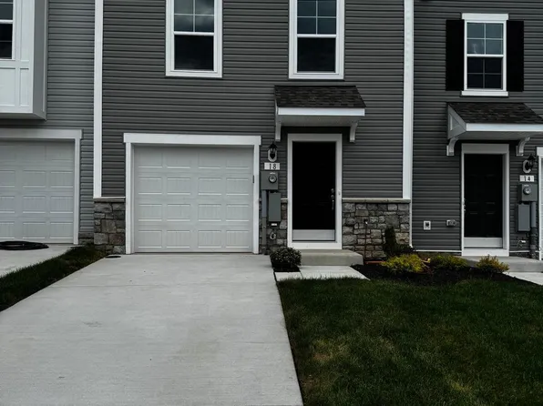 18 Clifton Mnr, Falling Waters, WV 25419