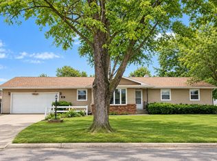 906 Nicolet St, Janesville, WI 53546