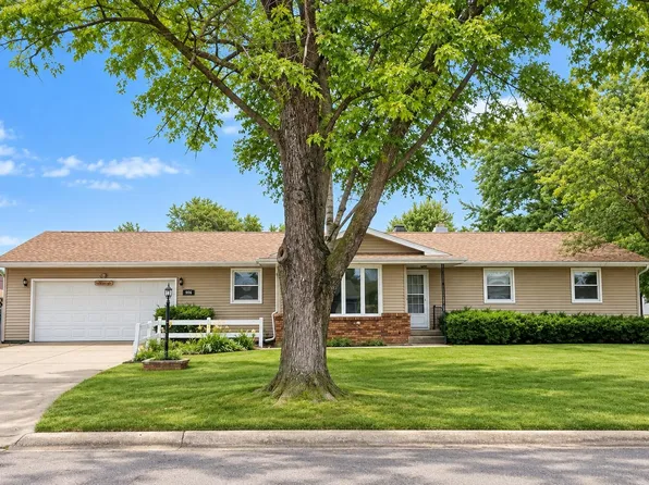 906 Nicolet St, Janesville, WI 53546